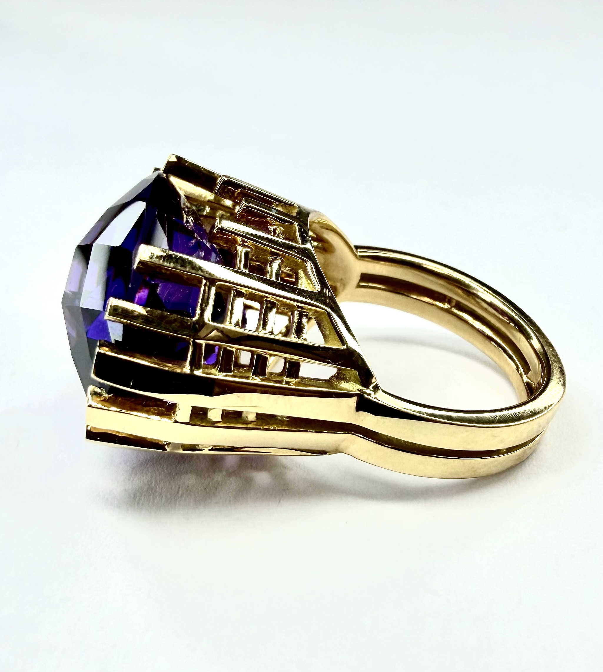 RING 0749 - Amethyst in 18k Yellow Gold - Image 2