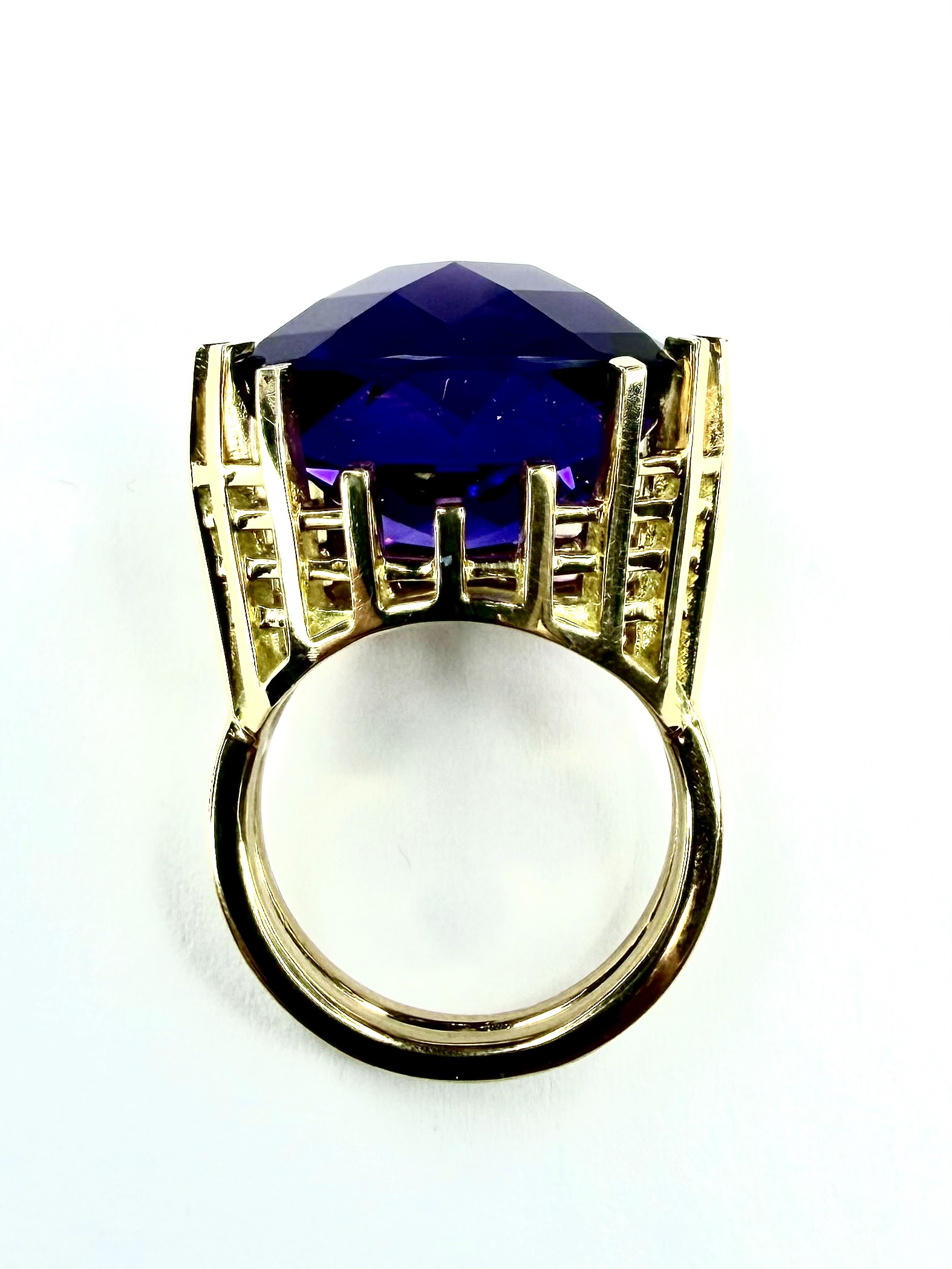 RING 0749 - Amethyst in 18k Yellow Gold