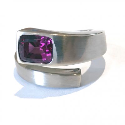 RING 0355 (Solid) - Garnet in 18k White Gold