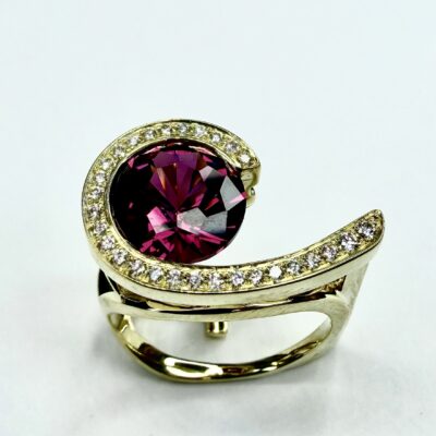 RING 0263 - (Framed) Garnet and Diamonds in 18k Yellow Gold