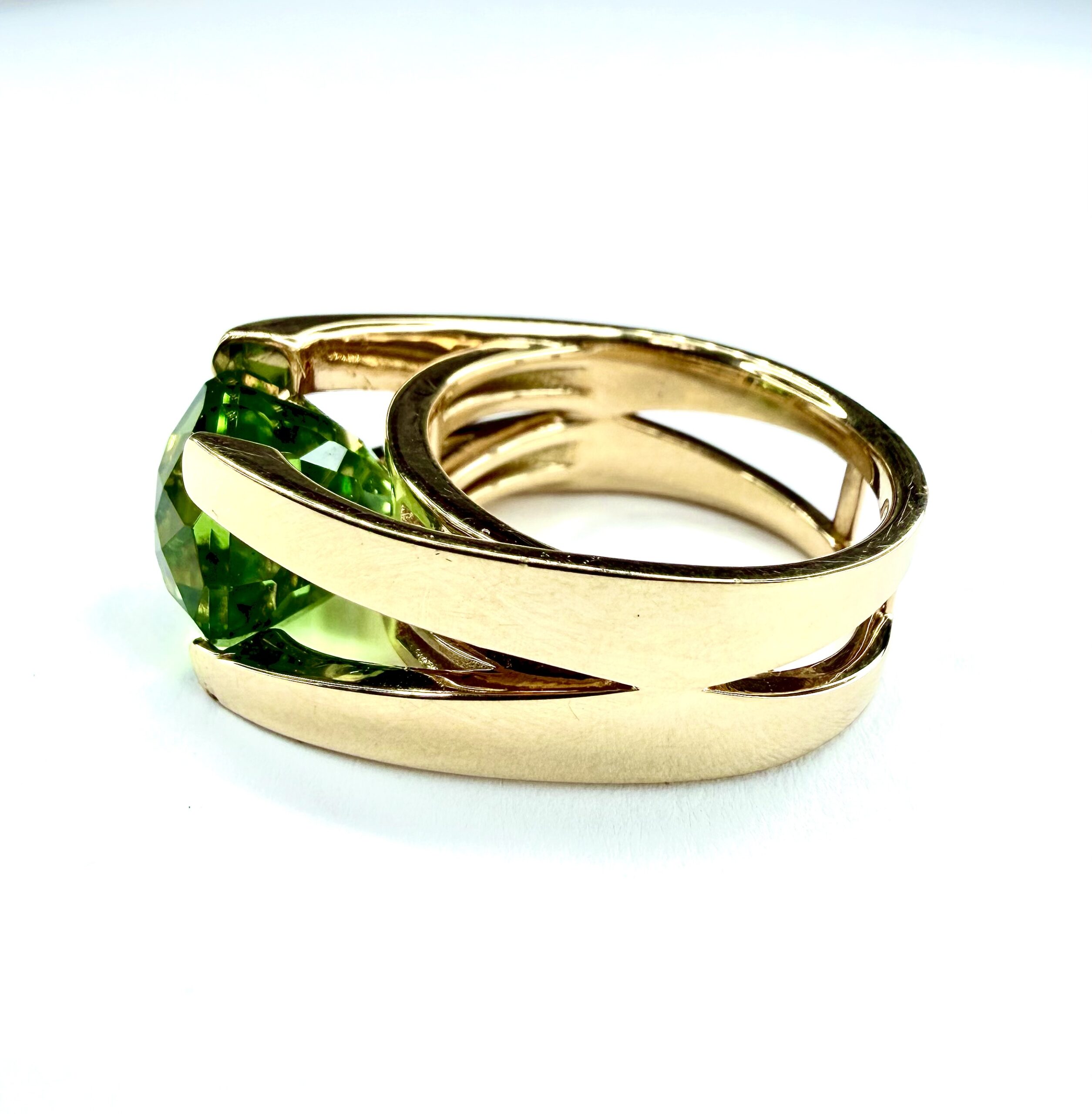 RING 0954 - Green Peridot in 18k Rose Gold - Image 2