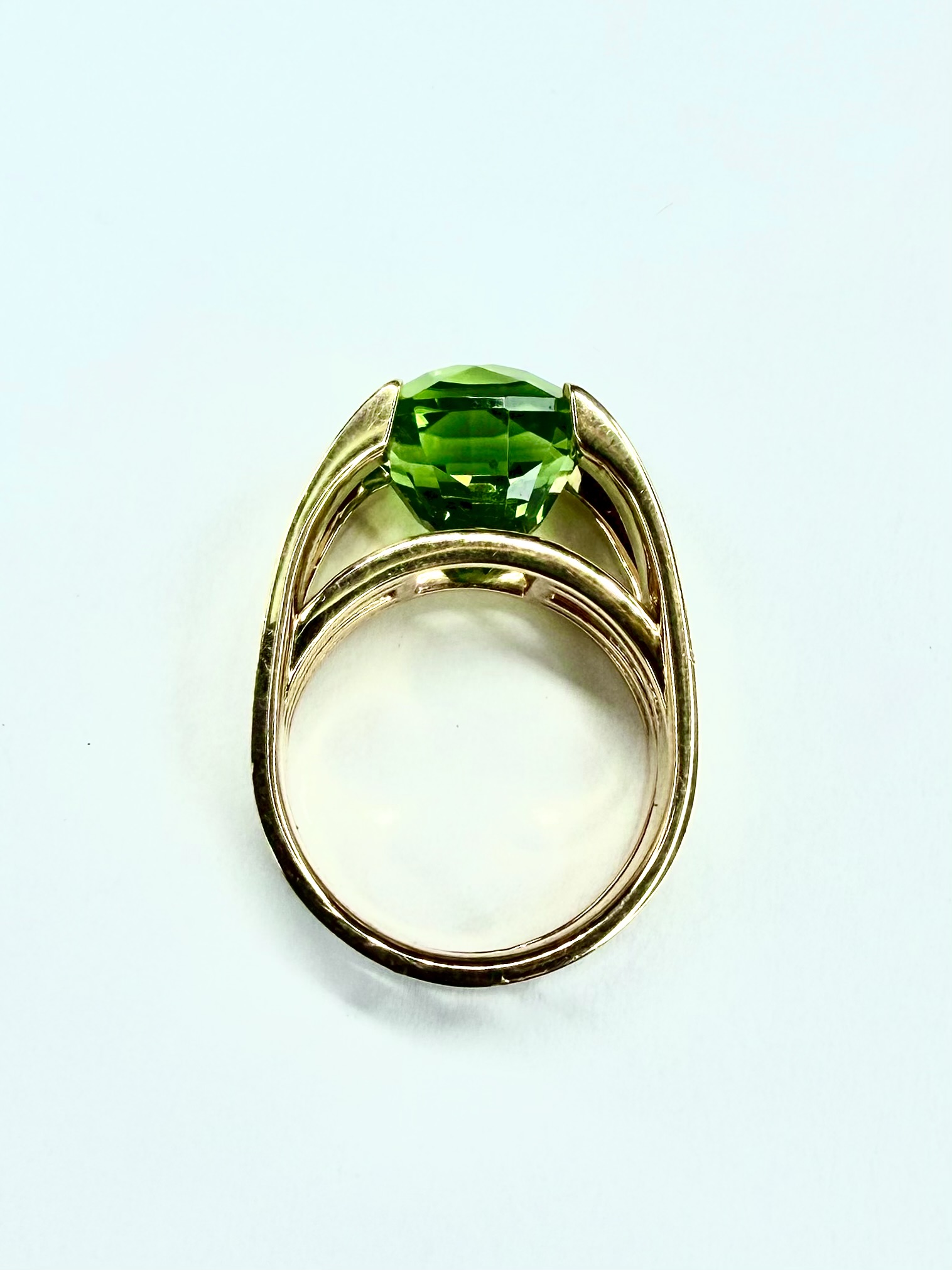 RING 0954 - Green Peridot in 18k Rose Gold - Image 3