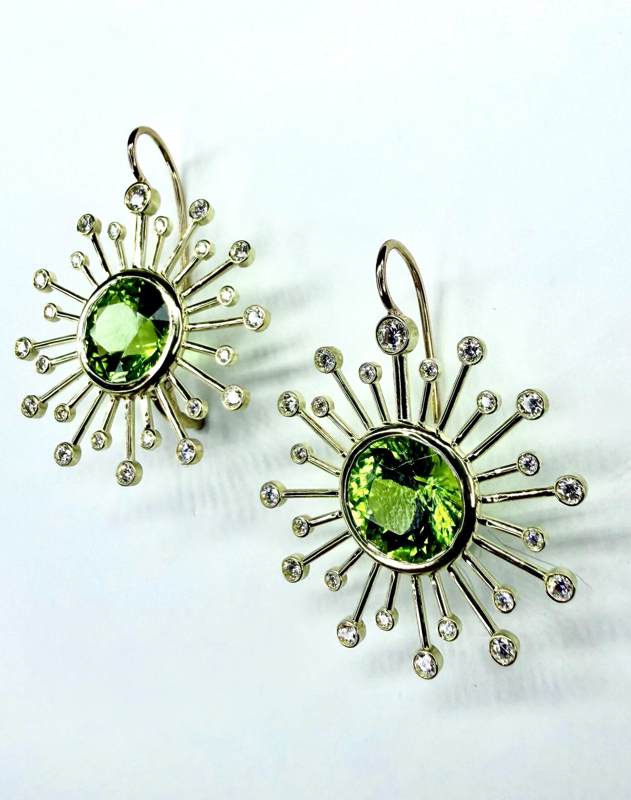 EARRING 956 - Peridots and Diamonds in 18k Yellow Gold - Image 2