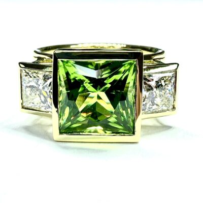 RING 0739 - Green Peridot and Diamonds in 18k Yellow Gold