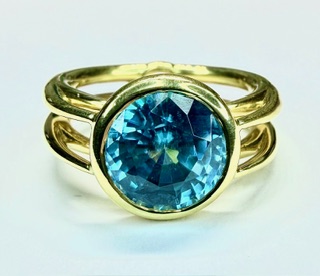RING 0720 - Blue Zircon in 18kt Yellow Gold