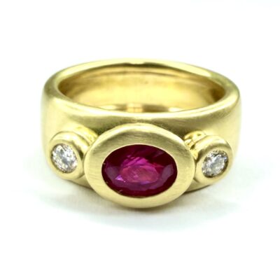 RING A-1006 - Ruby and Diamonds in 18kt Yellow Gold