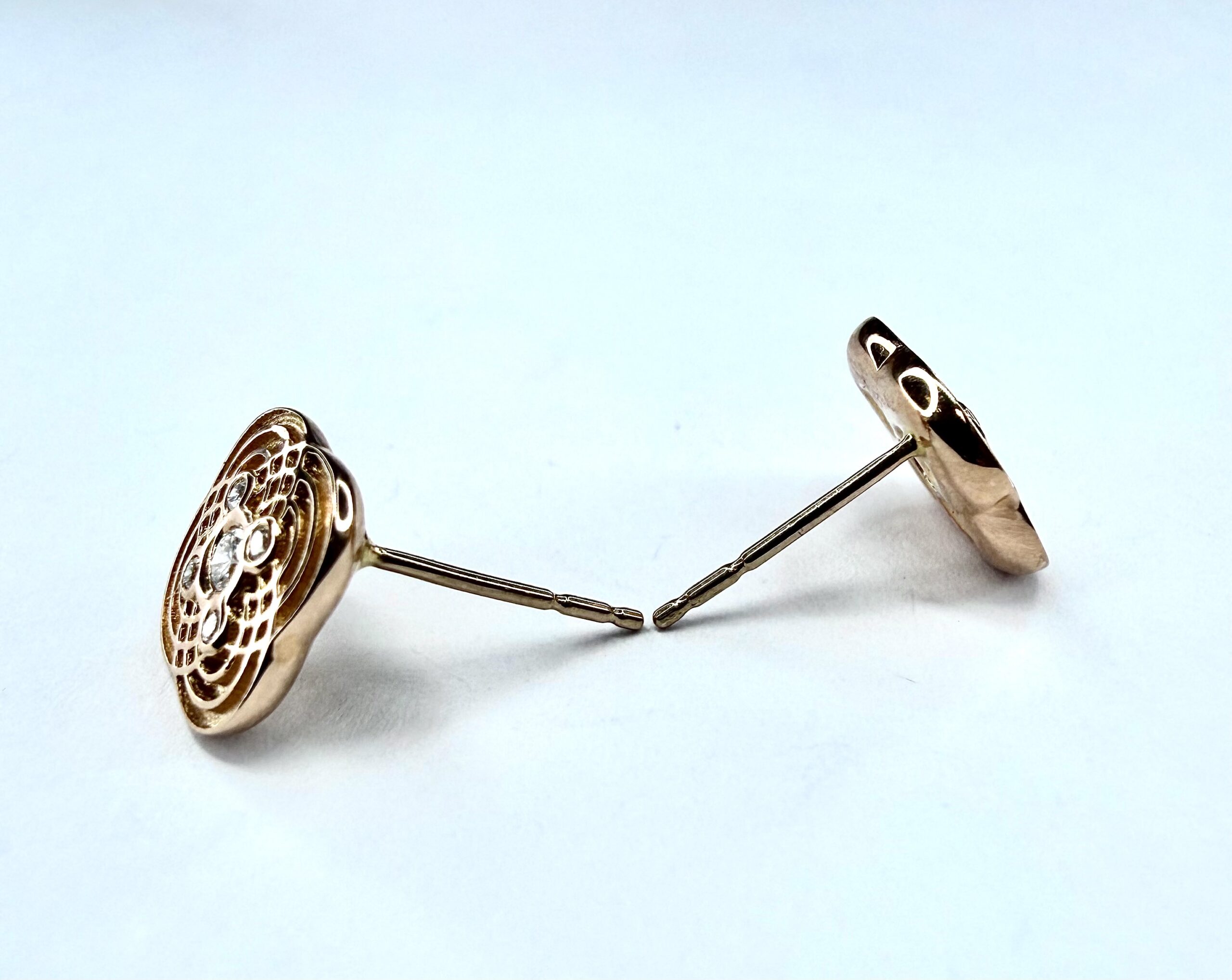 EARRING 881 - Ruby and White Sapphires in 18kt Yellow Gold - Image 3