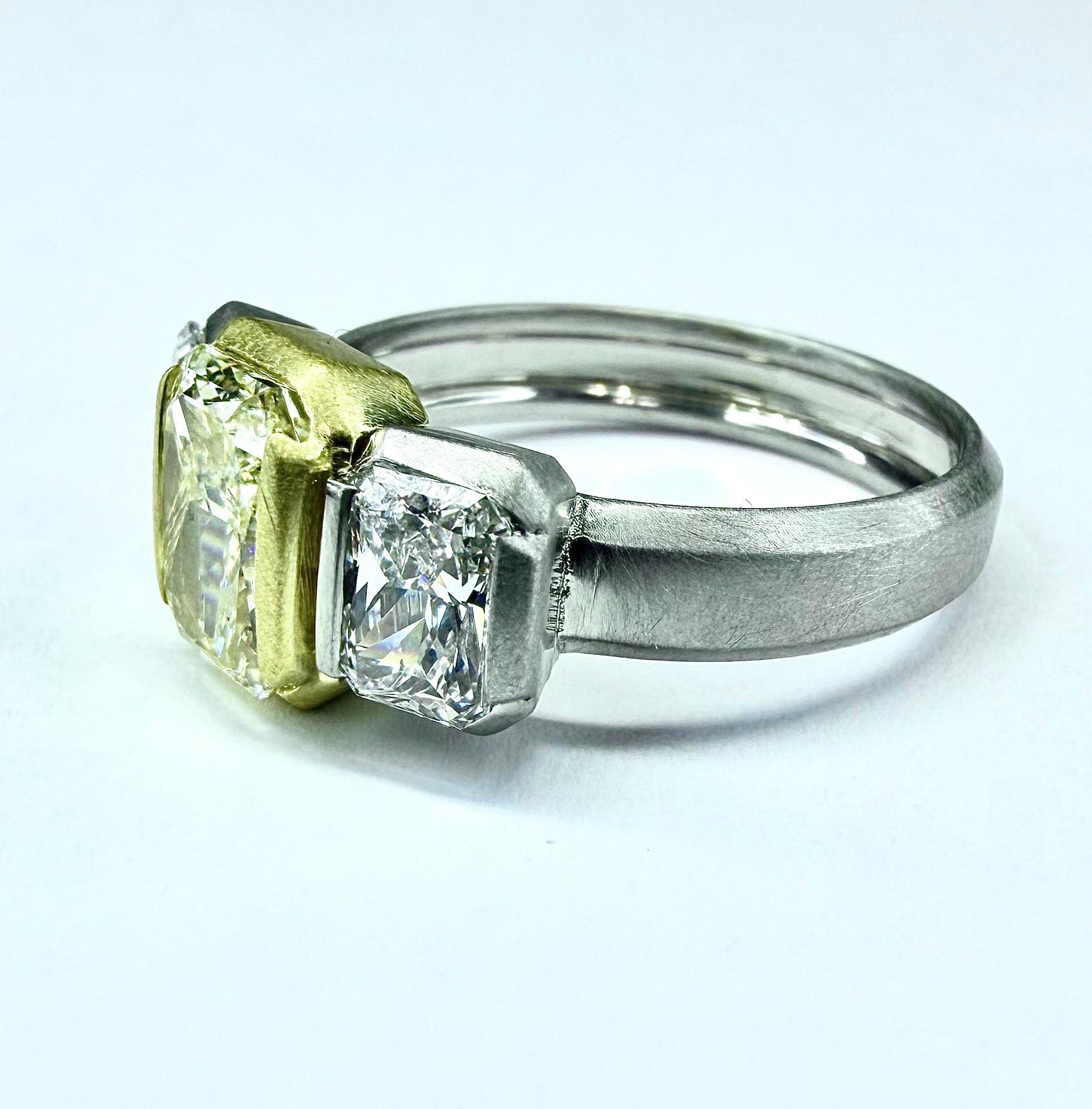 RING A-1111 - Light Yellow Diamond and Diamonds in Platinum - Image 4