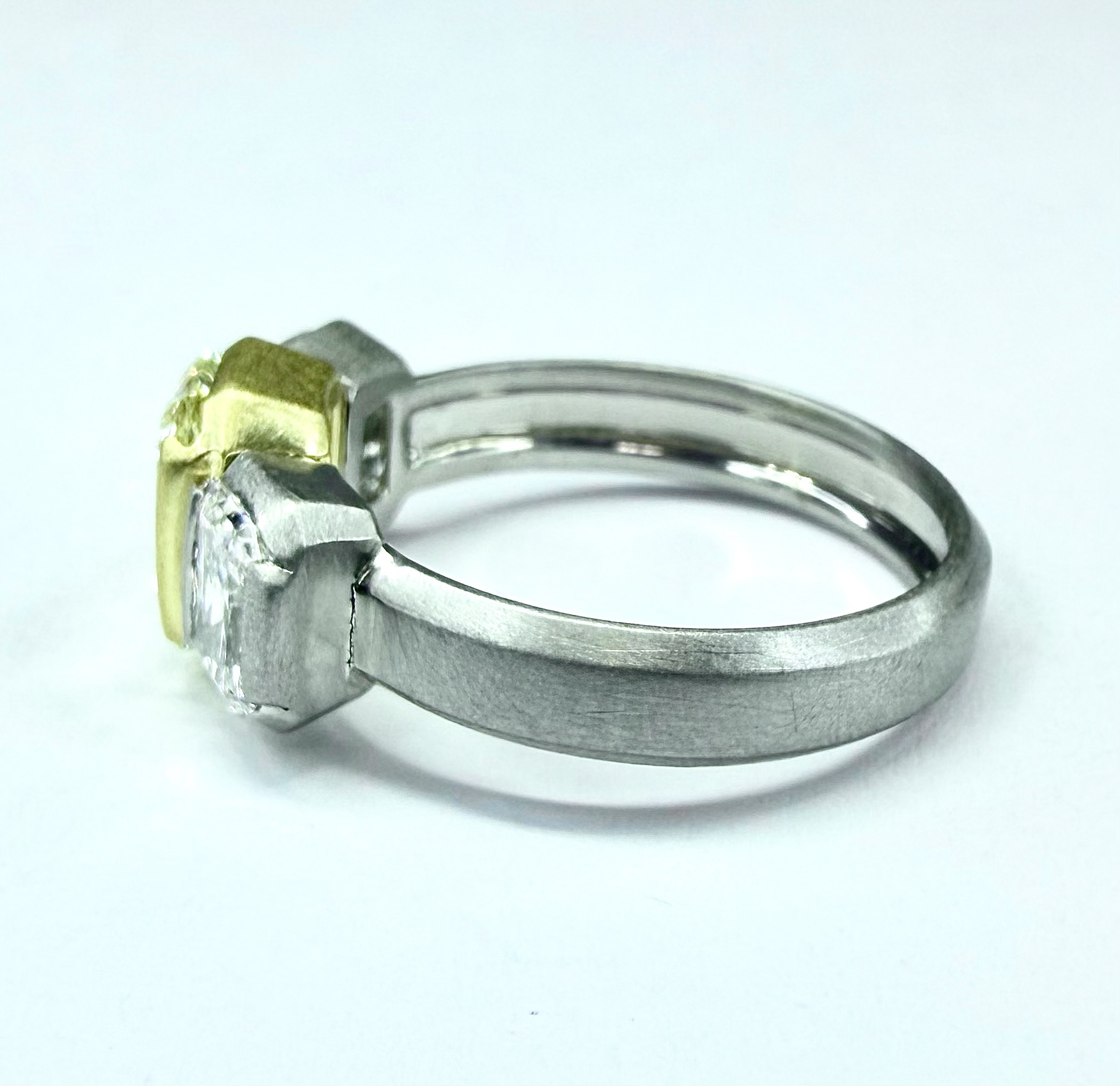 RING A-1111 - Light Yellow Diamond and Diamonds in Platinum - Image 3