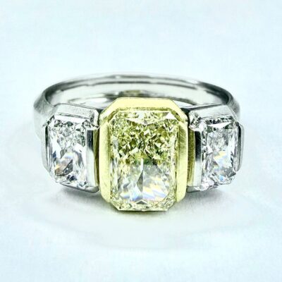 RING A-1111 - Light Yellow Diamond and Diamonds in Platinum