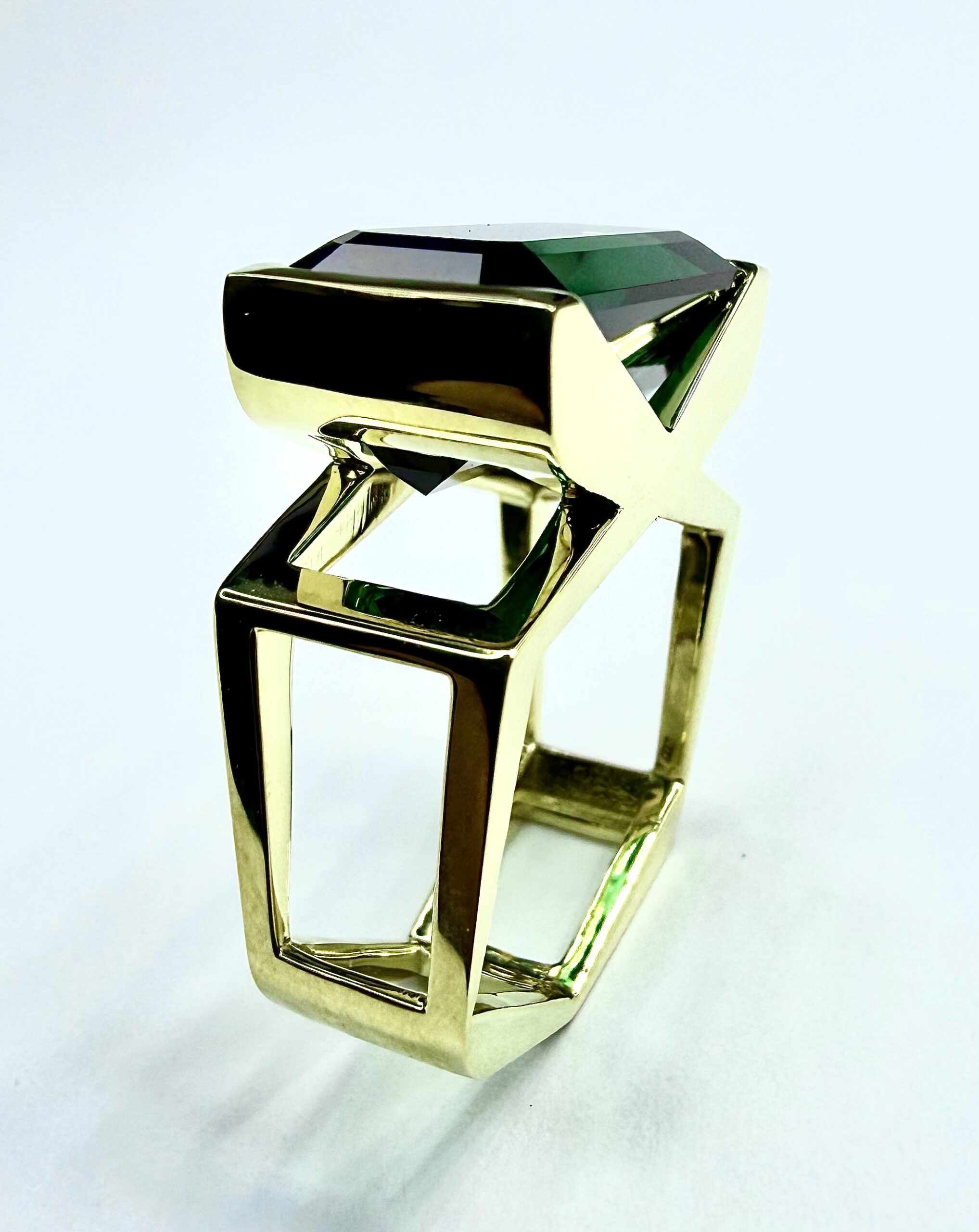 RING 0947 - Blue/Green Tourmaline in 18kt Yellow Gold - Image 3