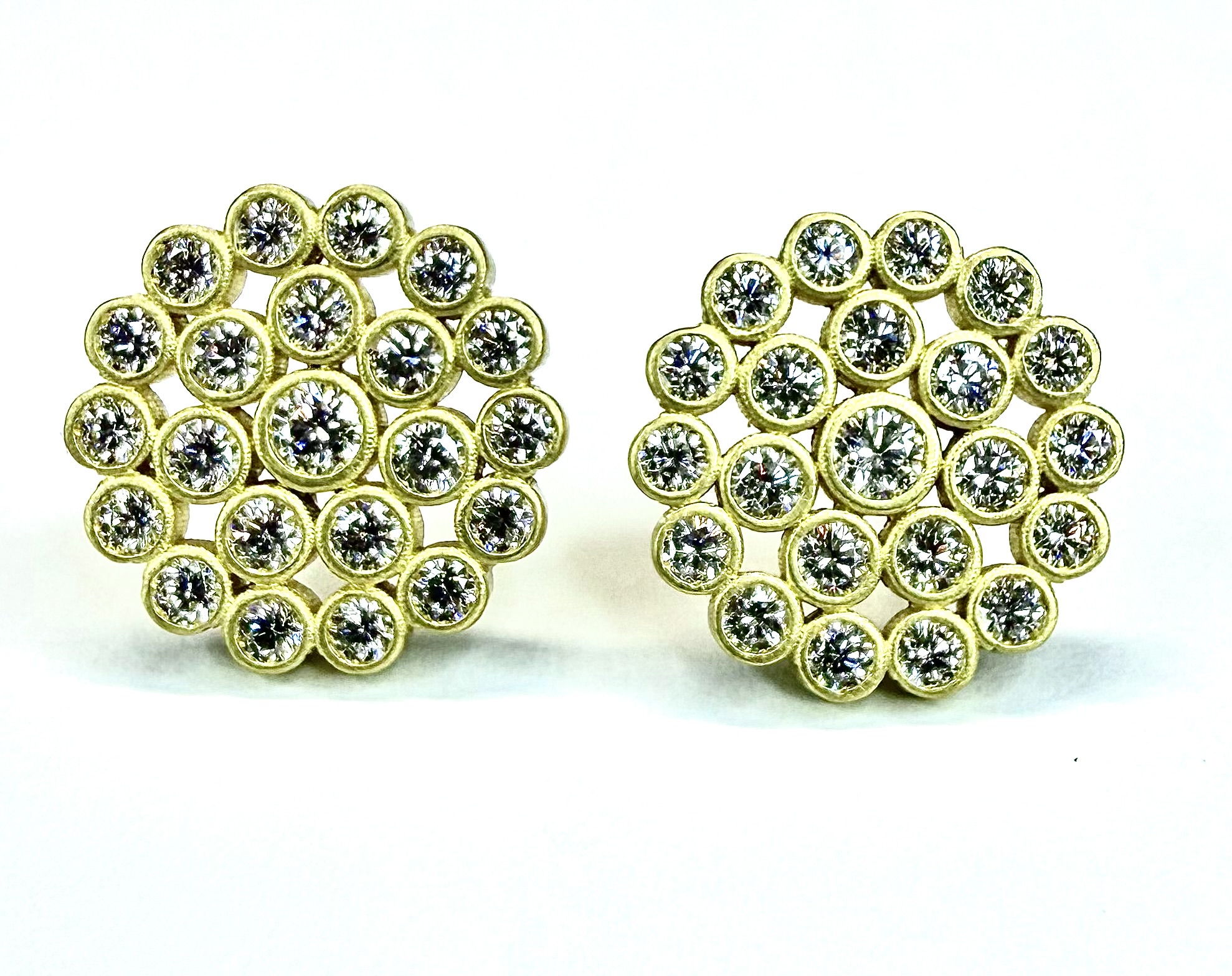 EARRING 633 (16MM) - Diamonds in 18kt Yellow Gold
