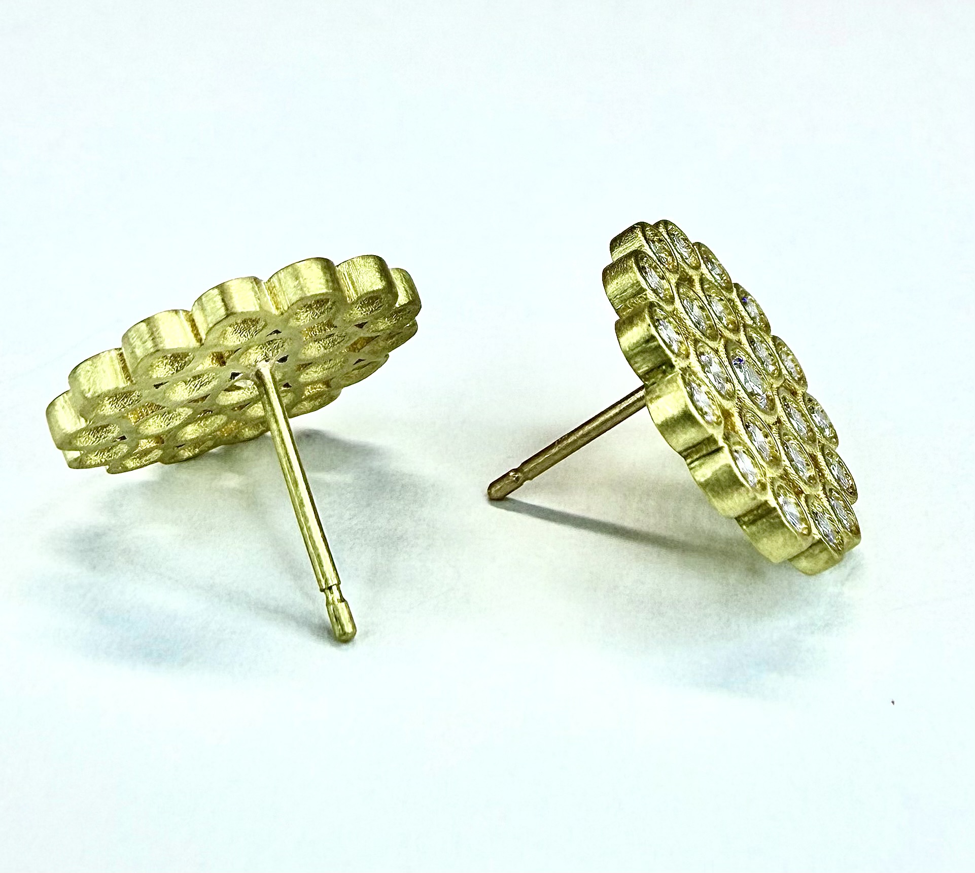 EARRING 633 (16MM) - Diamonds in 18kt Yellow Gold - Image 2
