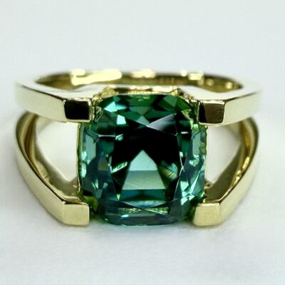 RING 0571 - Green Tourmaline in 18K Yellow Gold