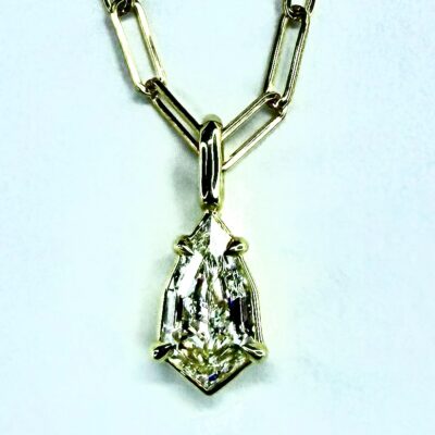 PENDANT 1043 - Shield Cut Diamond in 18k Yellow Gold