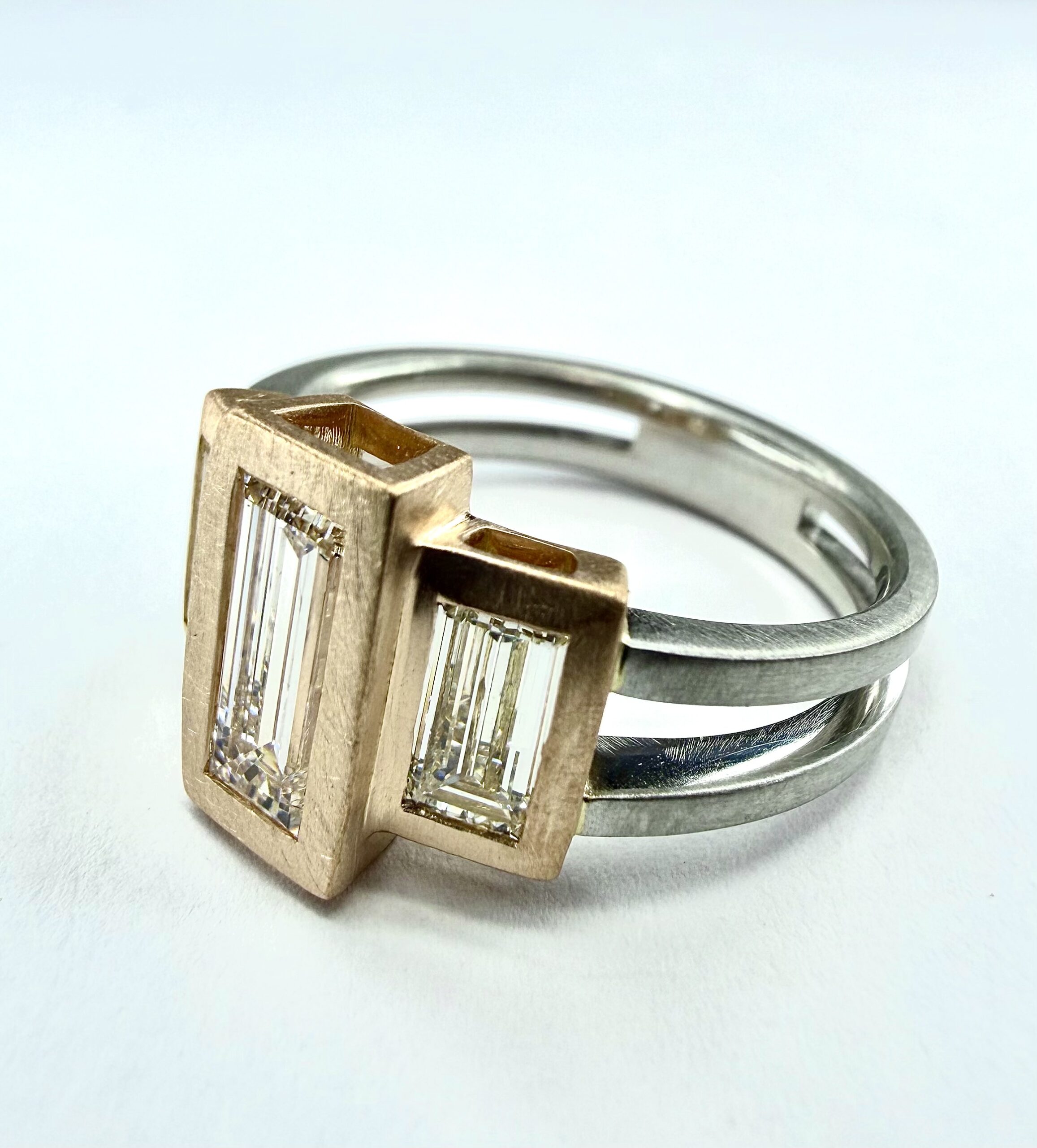 RING 0647 LARGE - Diamonds in 18k Yellow Gold & Platinum