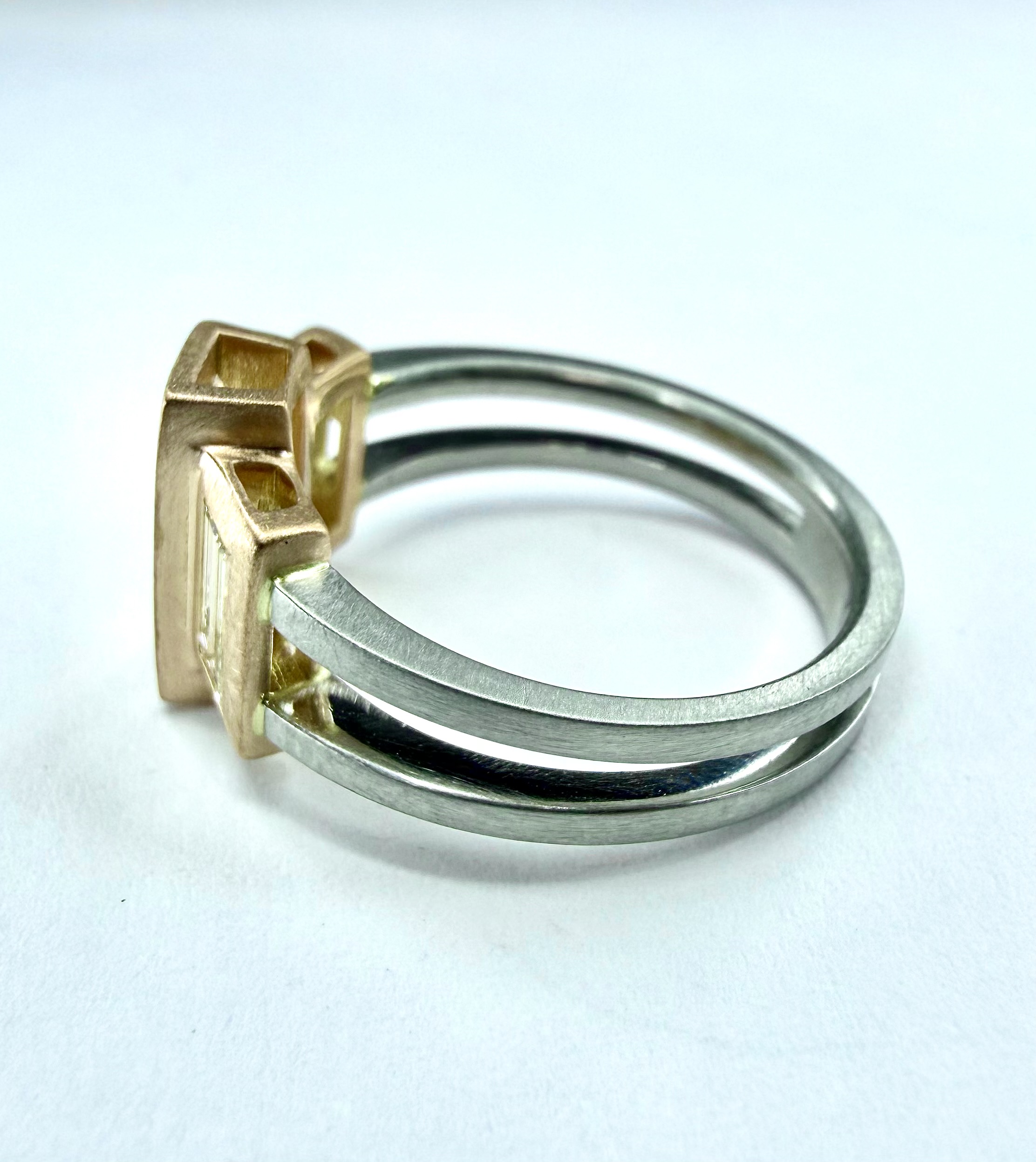 RING 0647 LARGE - Diamonds in 18k Yellow Gold & Platinum - Image 3