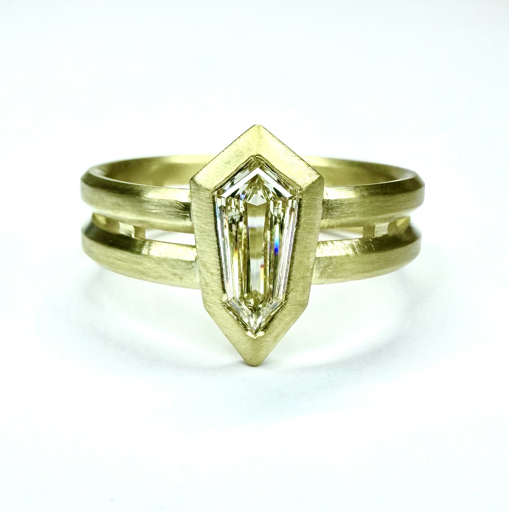 RING A-1086 – Diamond in 18k Yellow Gold - Image 5