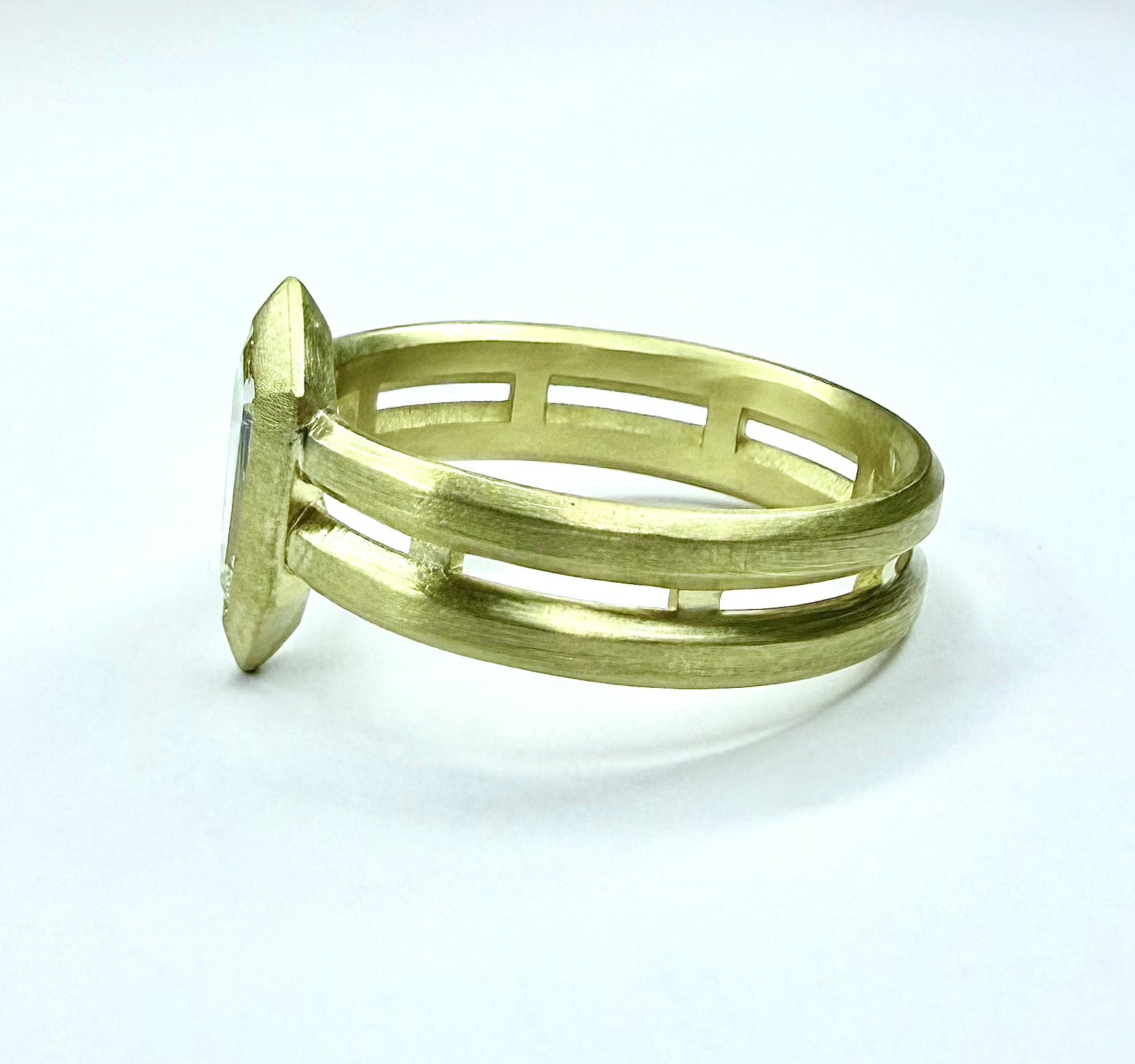 RING A-1086 – Diamond in 18k Yellow Gold - Image 6