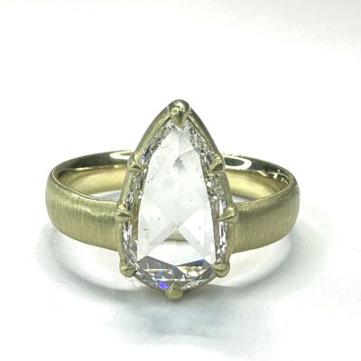 RING A-1093 – Diamond in 18k Yellow Gold