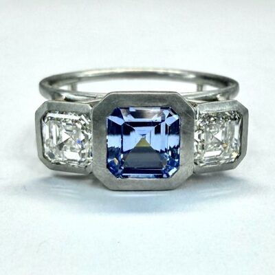 RING 0739 - Blue Sapphire and Diamonds in Platinum