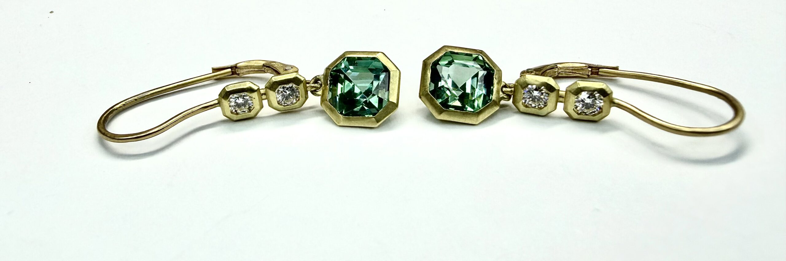 EARRING A-1079 - Green Tourmaline and Diamonds in 18k Yellow Gold - Image 2