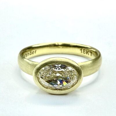 RING A-1028 - Oval Diamond in 18K Yellow Gold