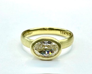RING A-1028 - Oval Diamond in 18K Yellow Gold