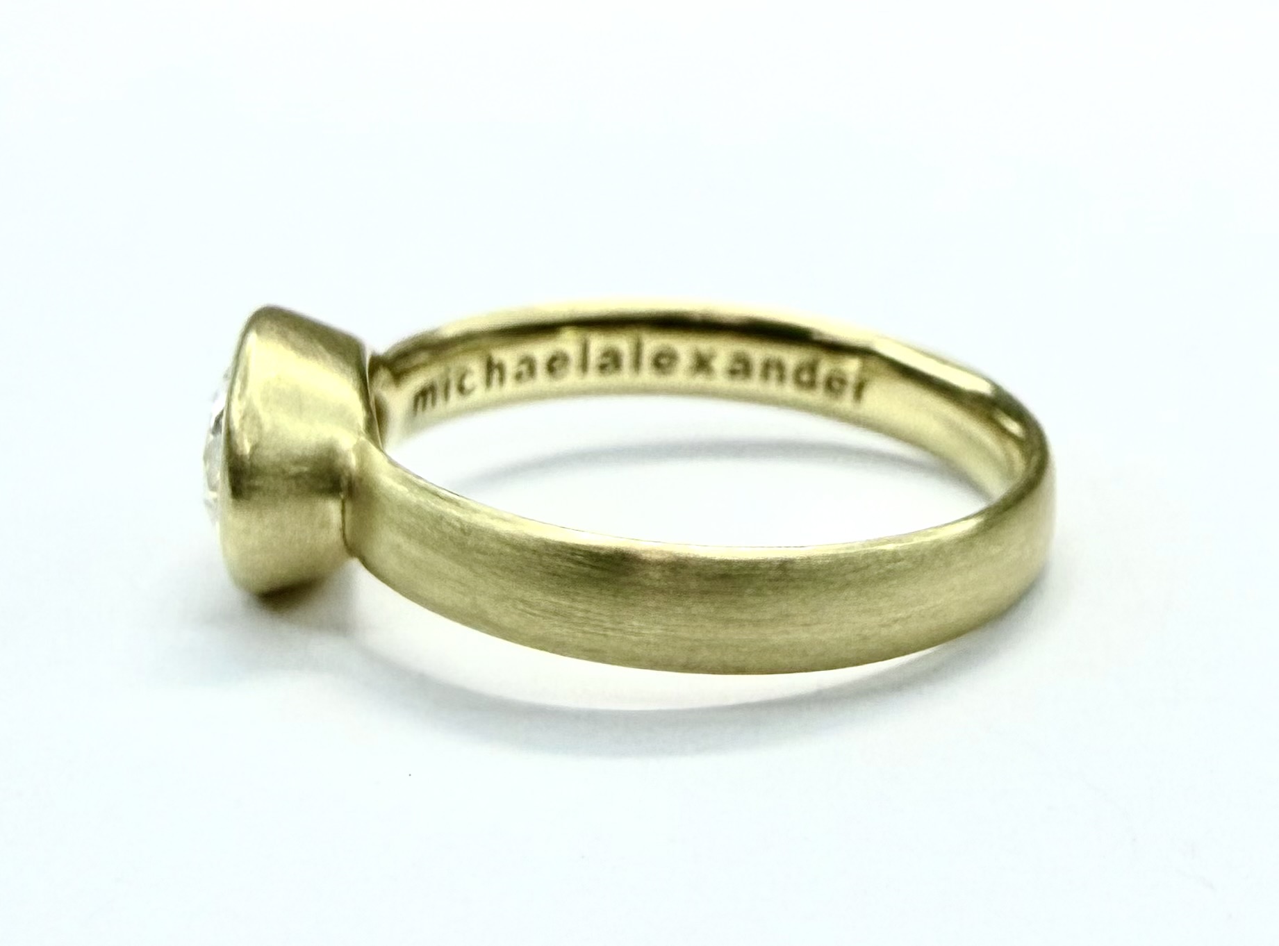 RING A-1028 - Oval Diamond in 18K Yellow Gold - Image 3