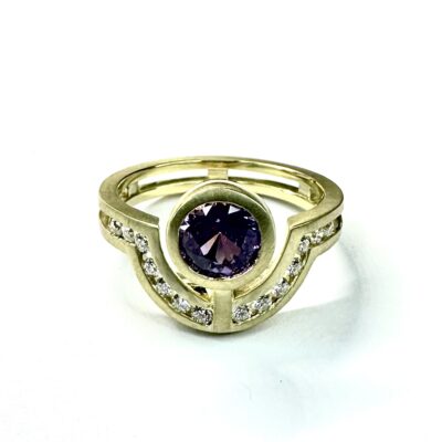 RING 0895 - Purple Sapphire and Diamonds in 18K Yellow Gold
