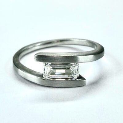 RING A-1114 - Diamond in Platinum