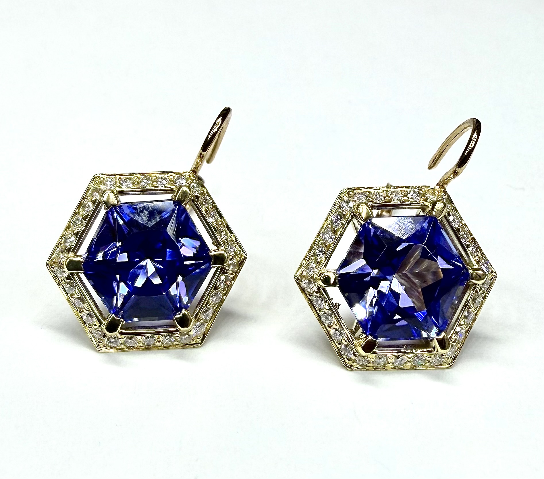 EARRING A-1132 - Tanzanites and Diamonds in 18K Yellow Gold