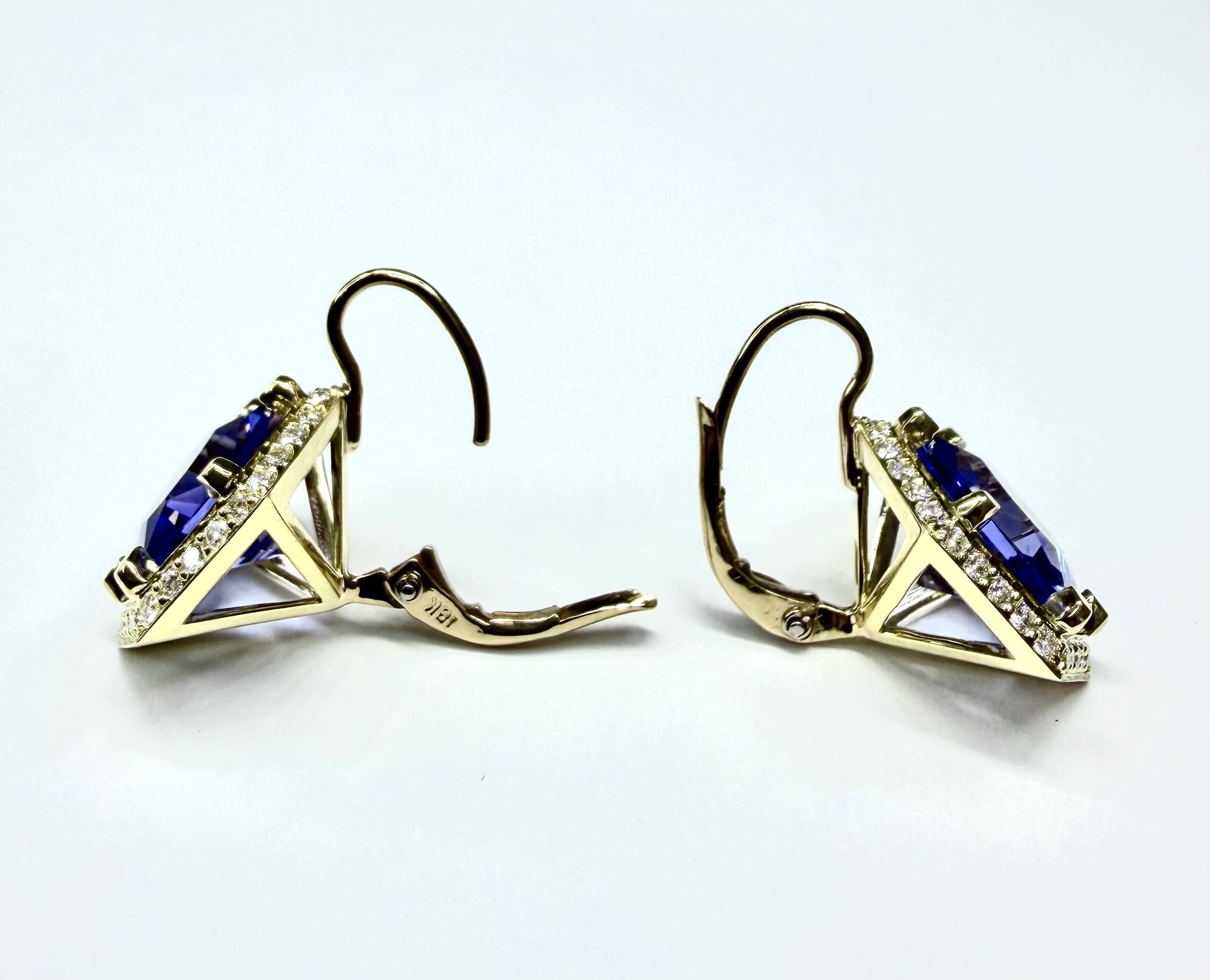 EARRING A-1132 - Tanzanites and Diamonds in 18K Yellow Gold - Image 2