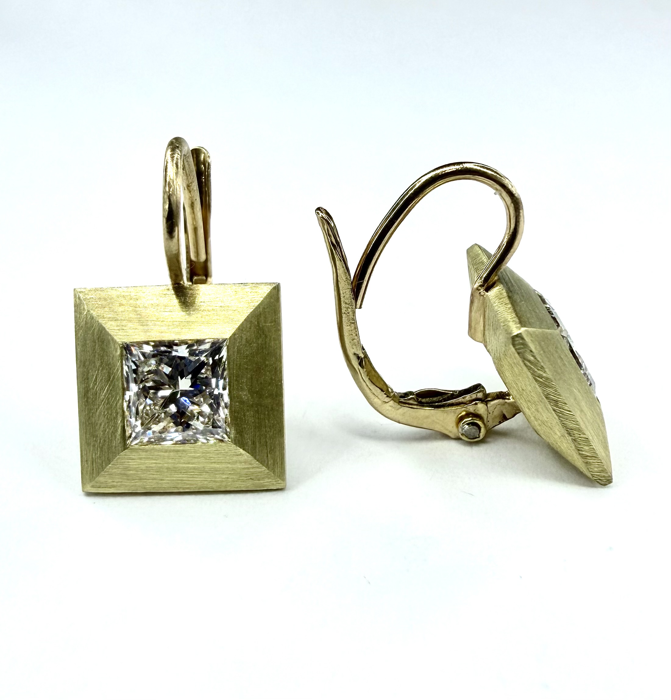 EARRING A-1115 - Princess Cut Diamonds in 18K Yellow Gold - Image 2