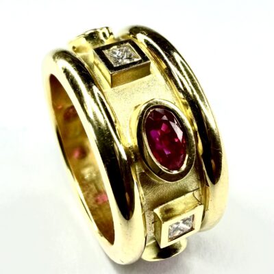 RING 0235 - Rubies and Diamonds in 18K Yellow Gold