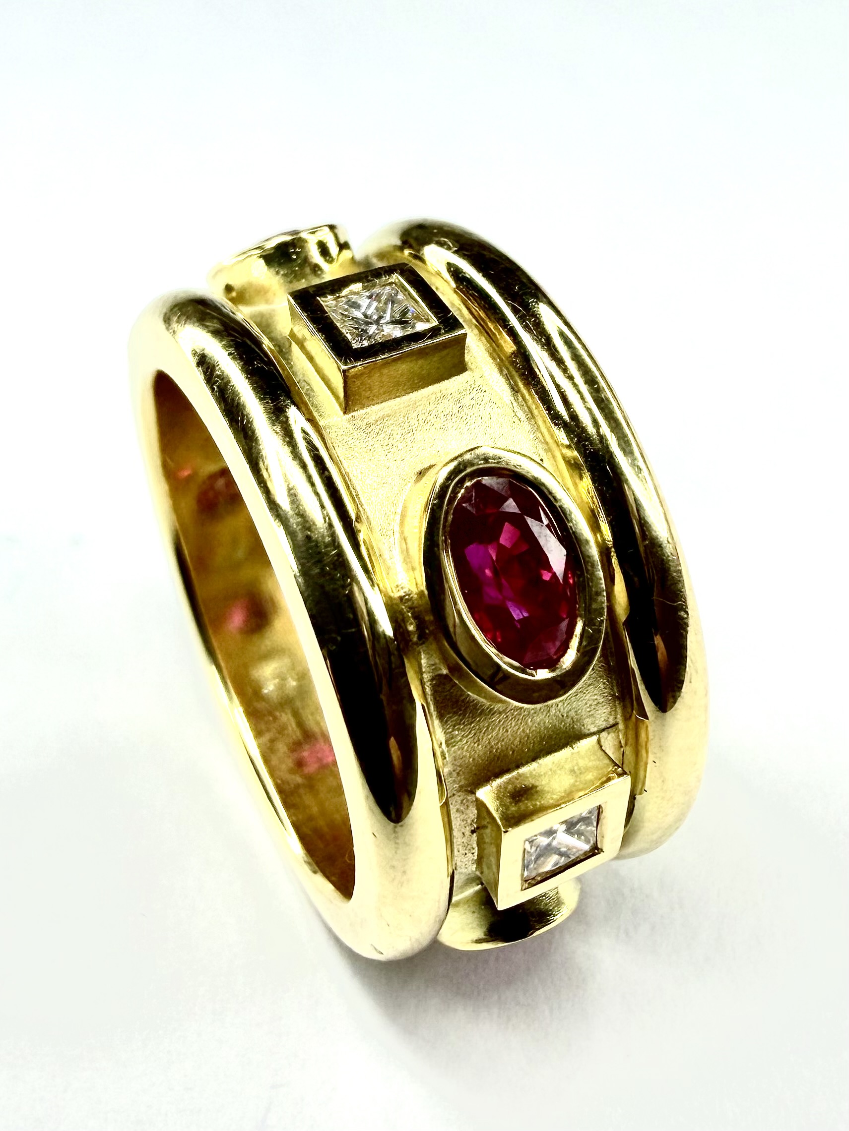RING 0235 - Rubies and Diamonds in 18K Yellow Gold