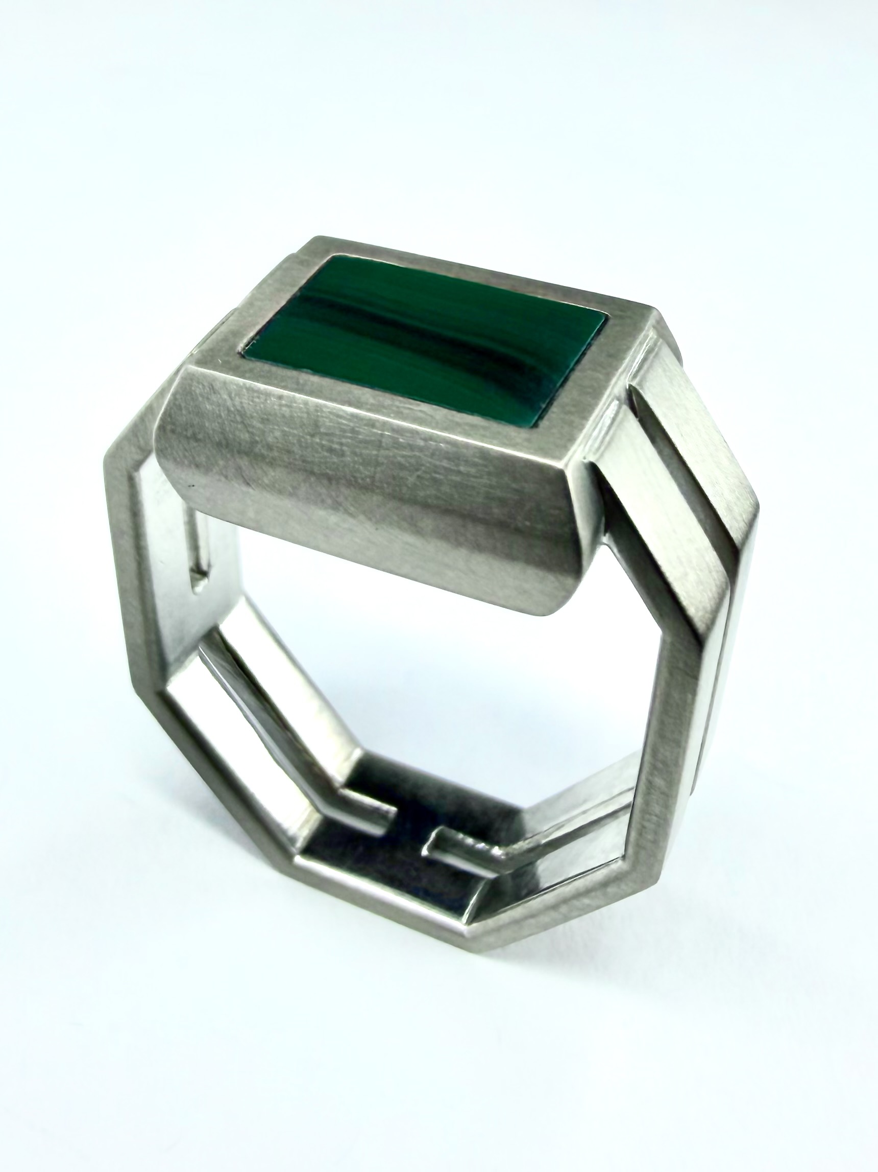 RING 0986 - Malachite in 18K White Gold