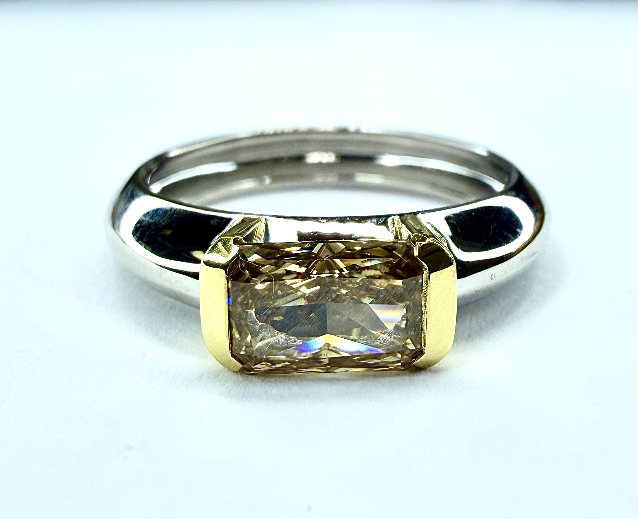 Ring A-1138 - Diamond in 18K Yellow Gold and Platinum