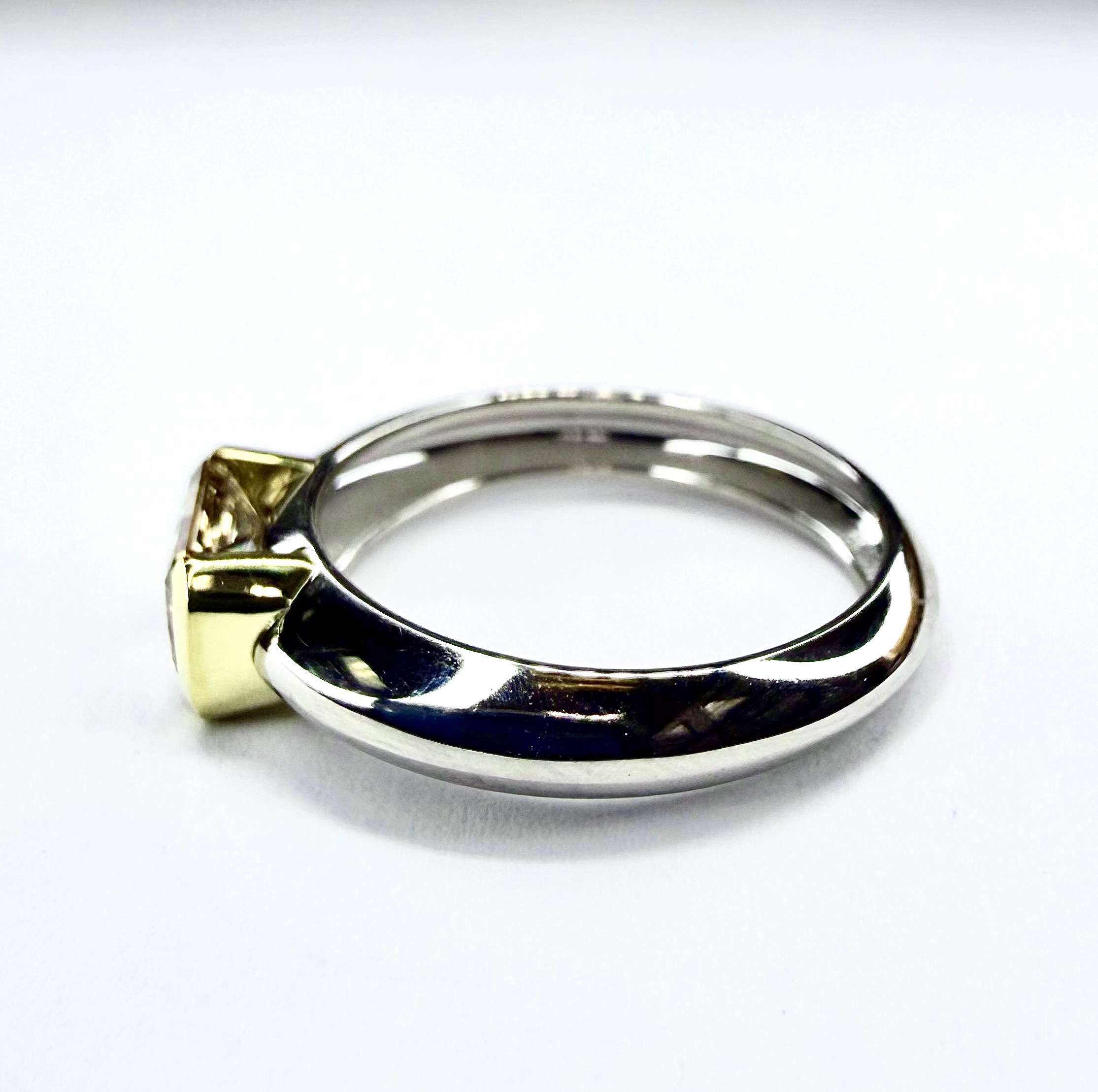 Ring A-1138 - Diamond in 18K Yellow Gold and Platinum - Image 3