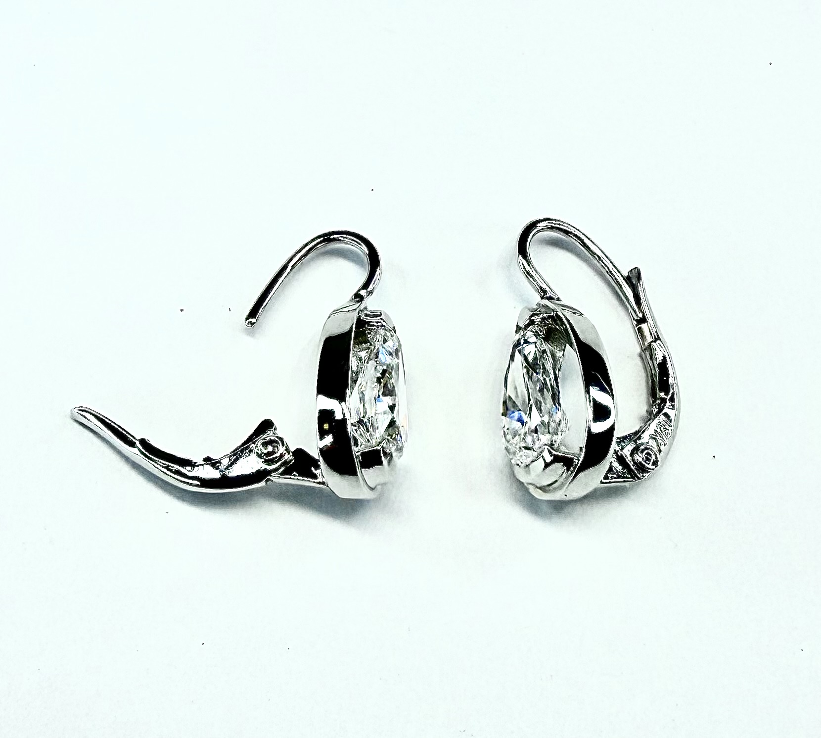EARRING A-1140 - Pear Shaped Diamonds in 18K White Gold - Image 2