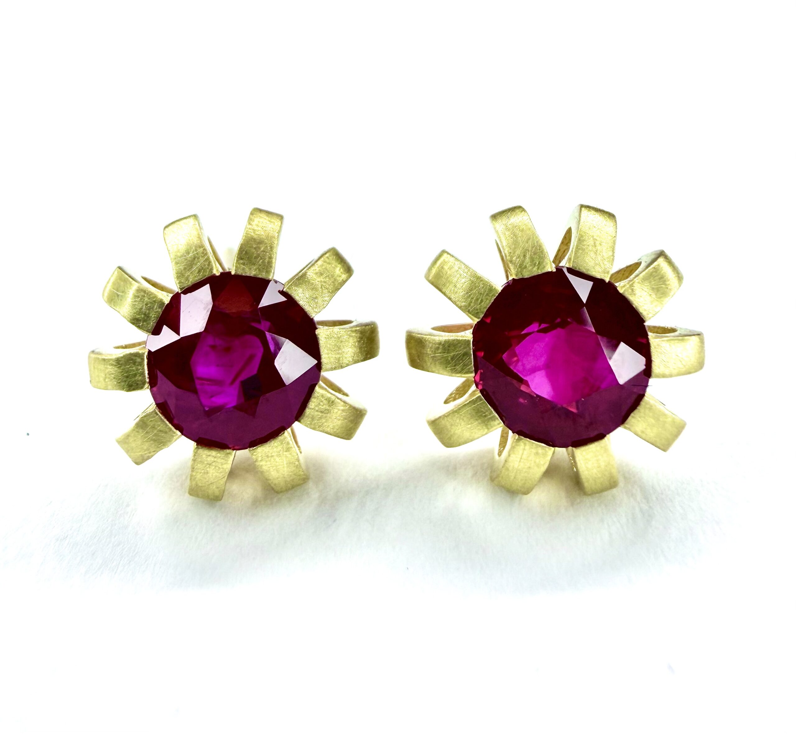 EARRING A-1142 - Burmese Rubies in 18k Yellow Gold