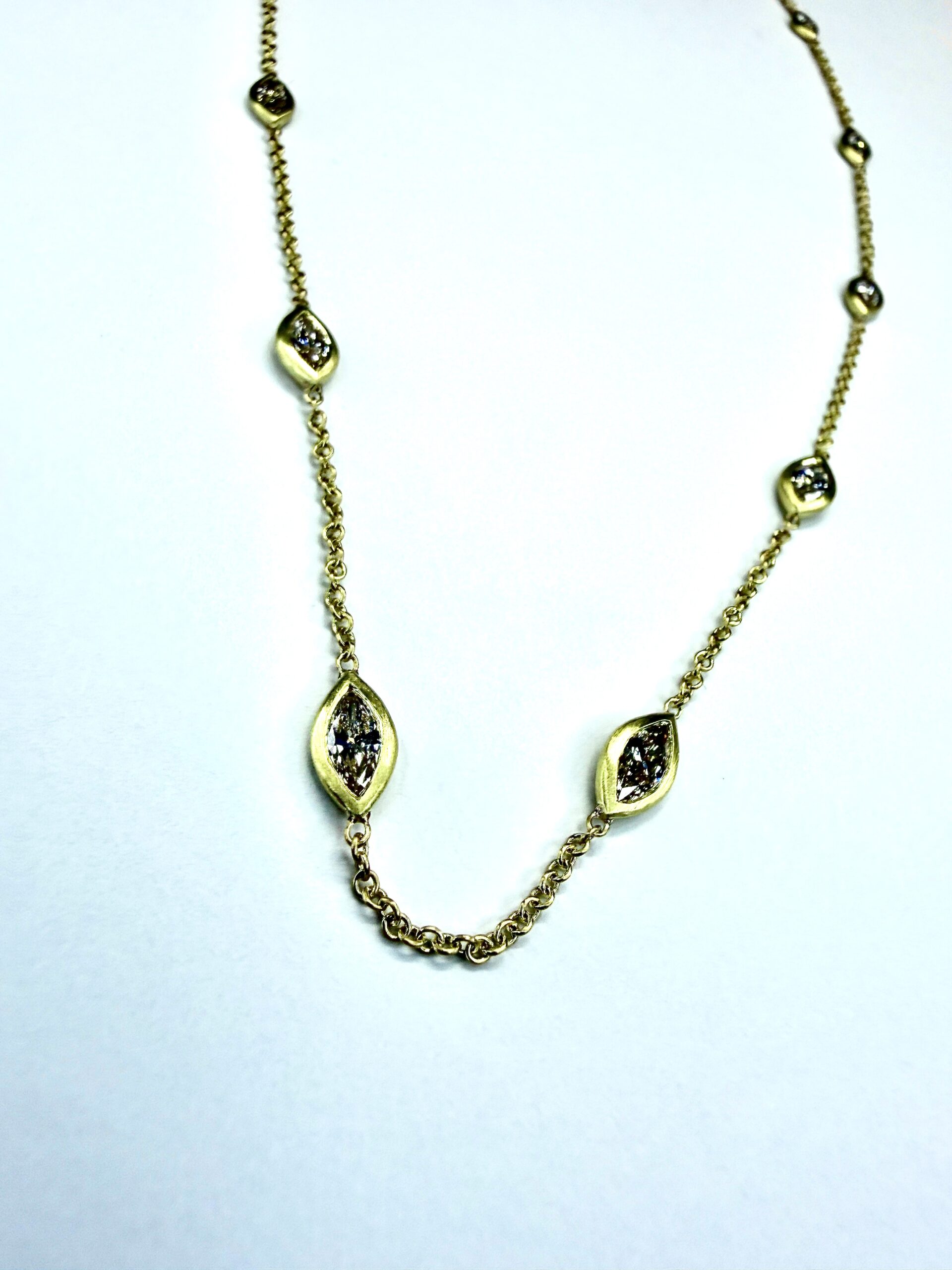 NECKLACE 1075 - Oval Diamonds in 18K Yellow Gold