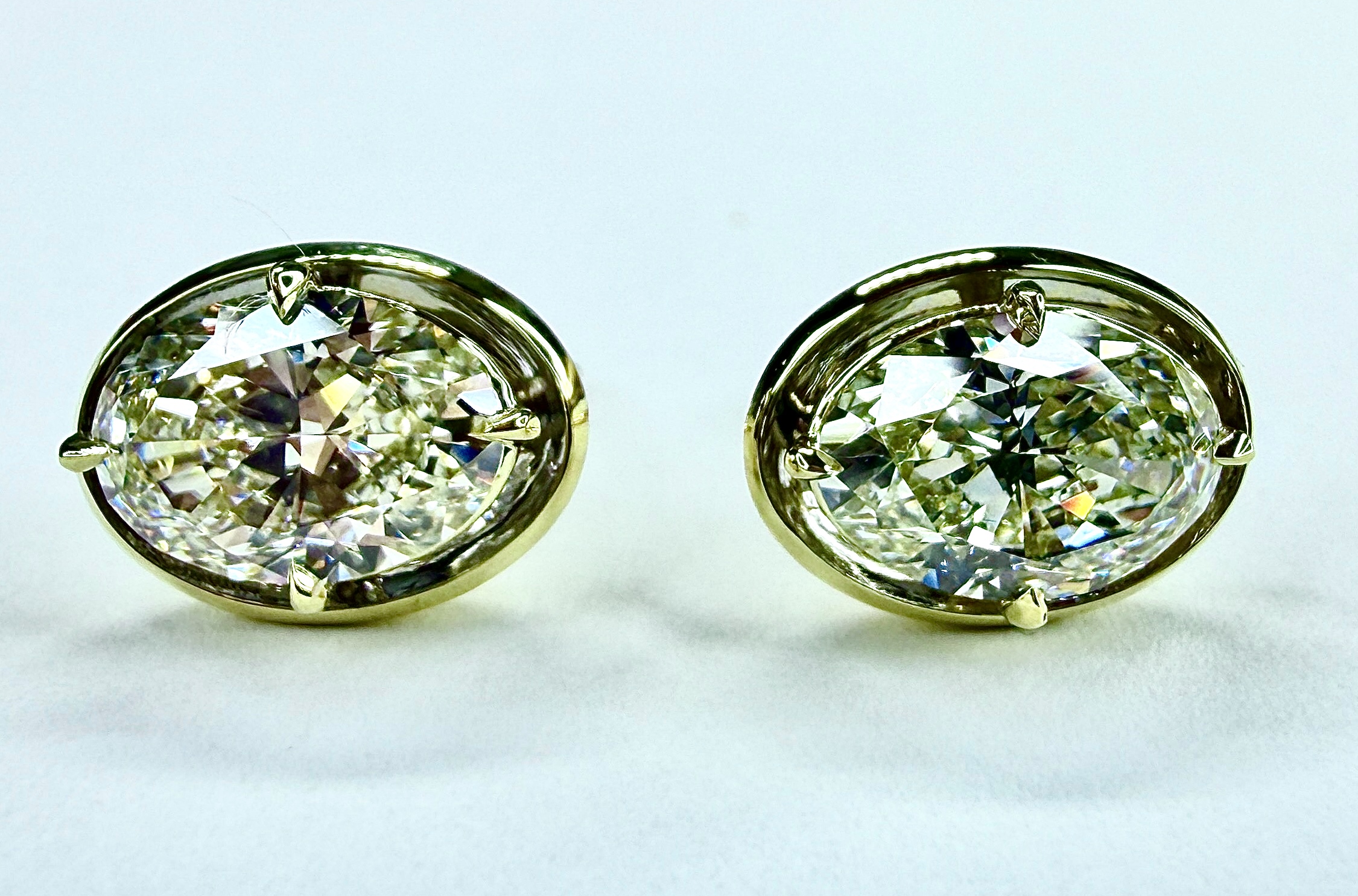 EARRING A-1145 - Oval Diamonds in 18K Yellow Gold - Image 2