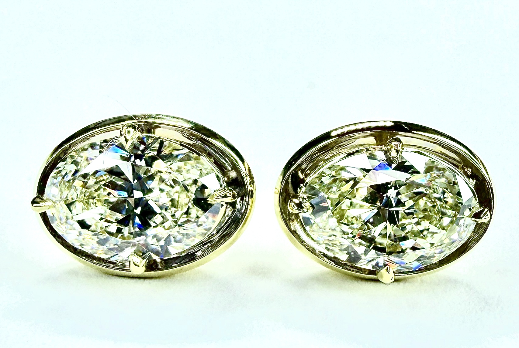 EARRING A-1145 - Oval Diamonds in 18K Yellow Gold