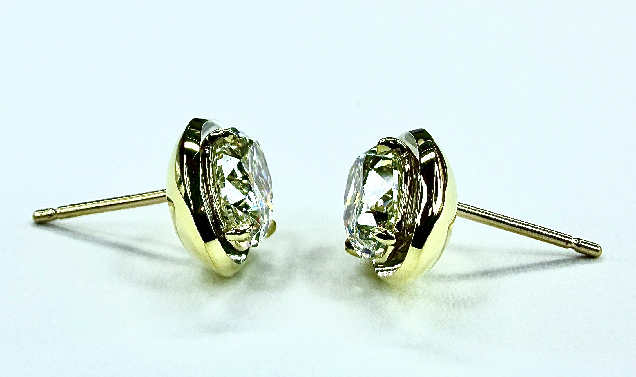 EARRING A-1145 - Oval Diamonds in 18K Yellow Gold - Image 3