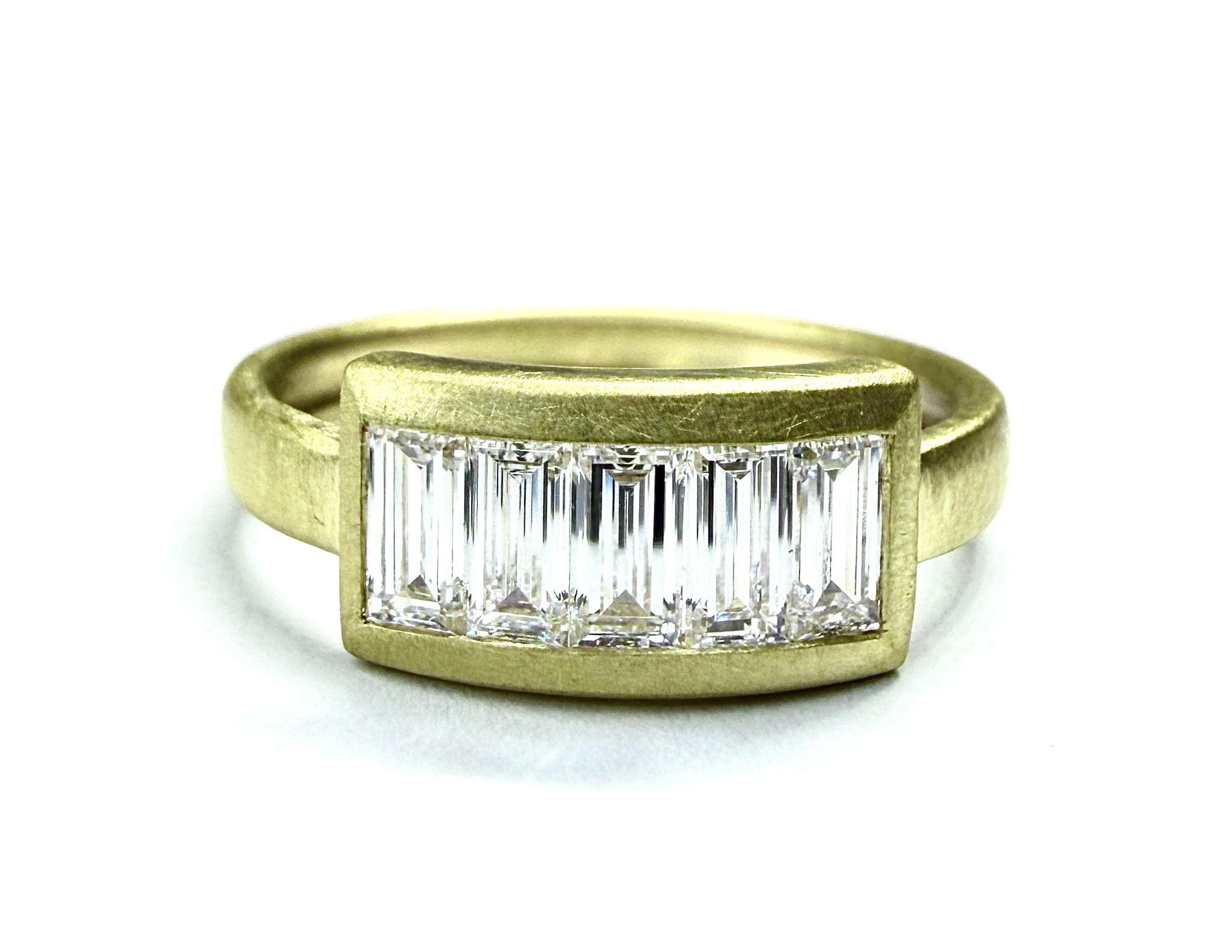 RING A-1147 - Diamonds in 18k Yellow Gold