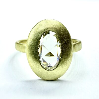 RING A-1091 - Oval Diamond in 18k Yellow Gold