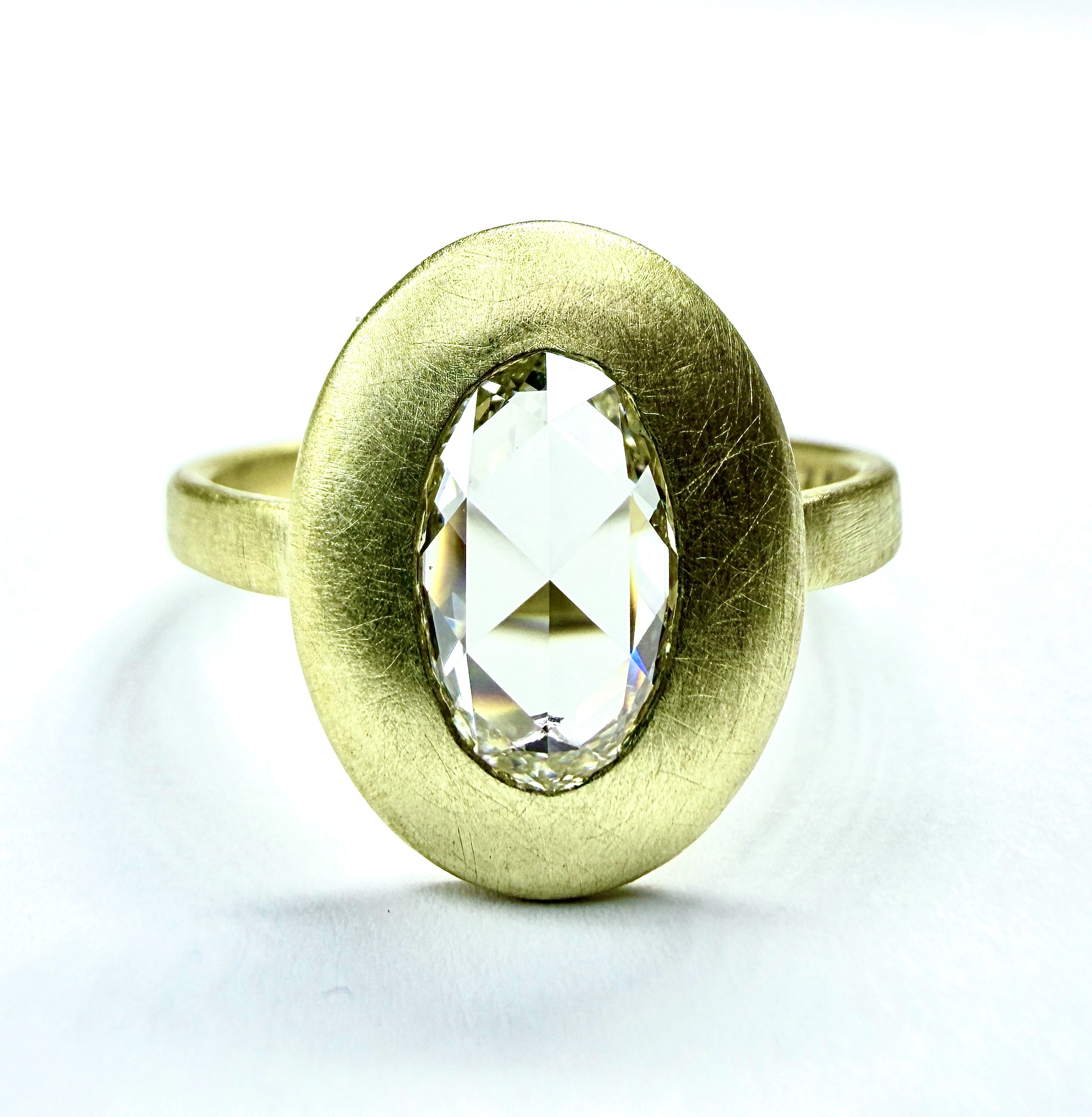 RING A-1091 - Oval Diamond in 18k Yellow Gold