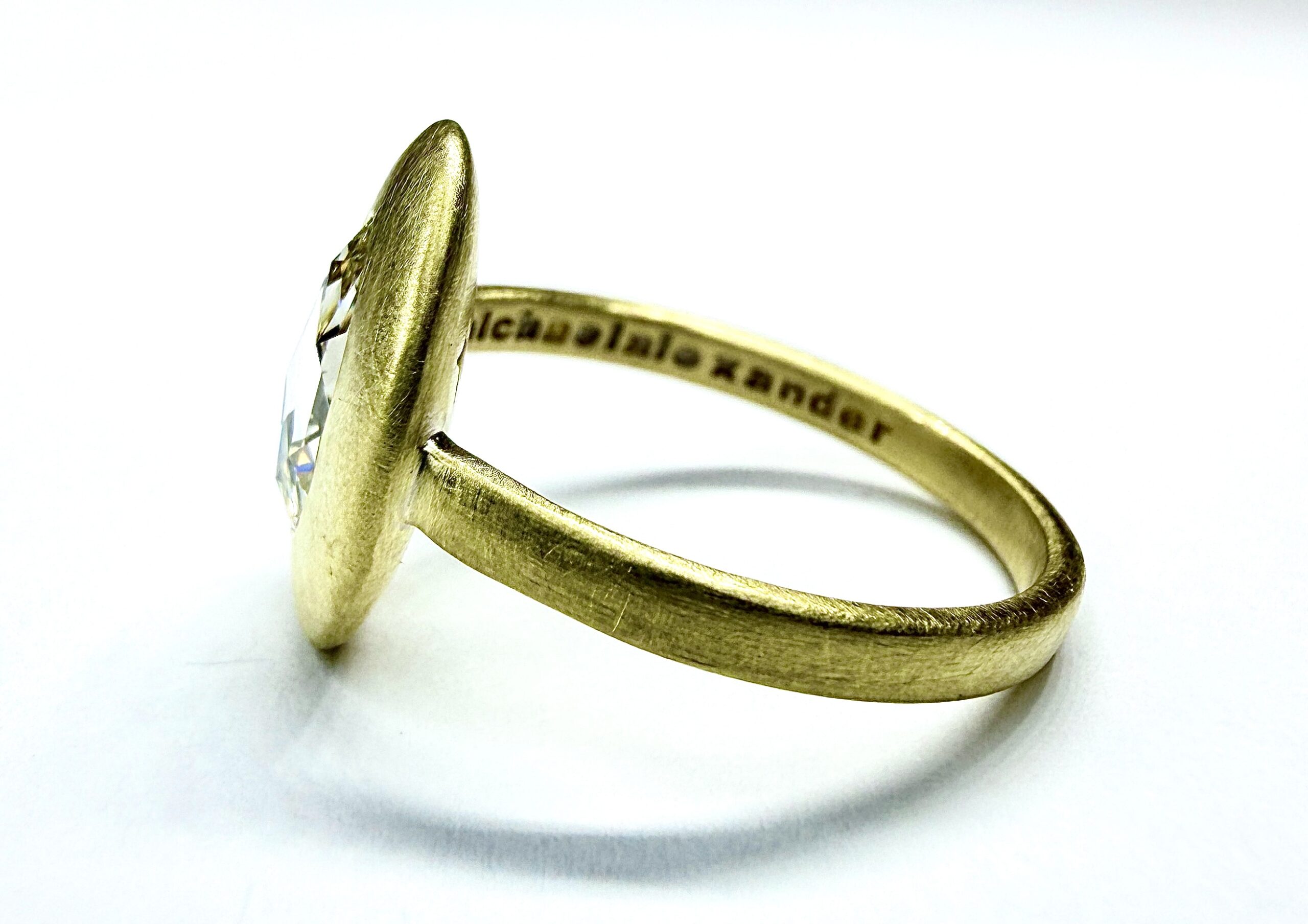 RING A-1091 - Oval Diamond in 18k Yellow Gold - Image 2