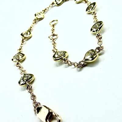 BRACELET 1075 - Heart Shaped Diamonds in 18k Yellow Gold